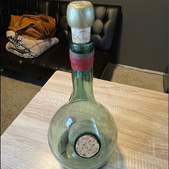 Italian hand blown wine decanter - Picture 3 of 11